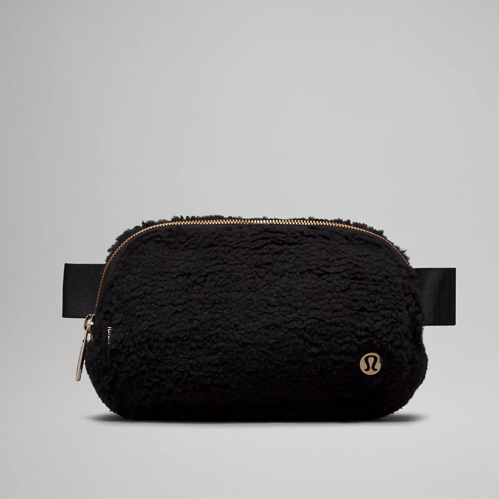 ✨NEW Lululemon Everywhere Belt Bag 1L Fleece Black